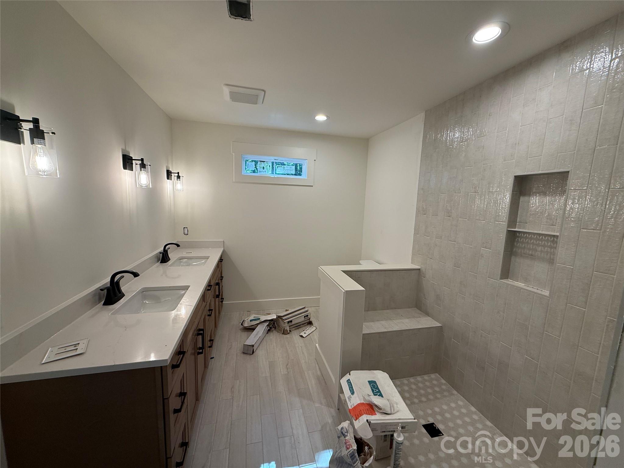 Tega Cay - Residential