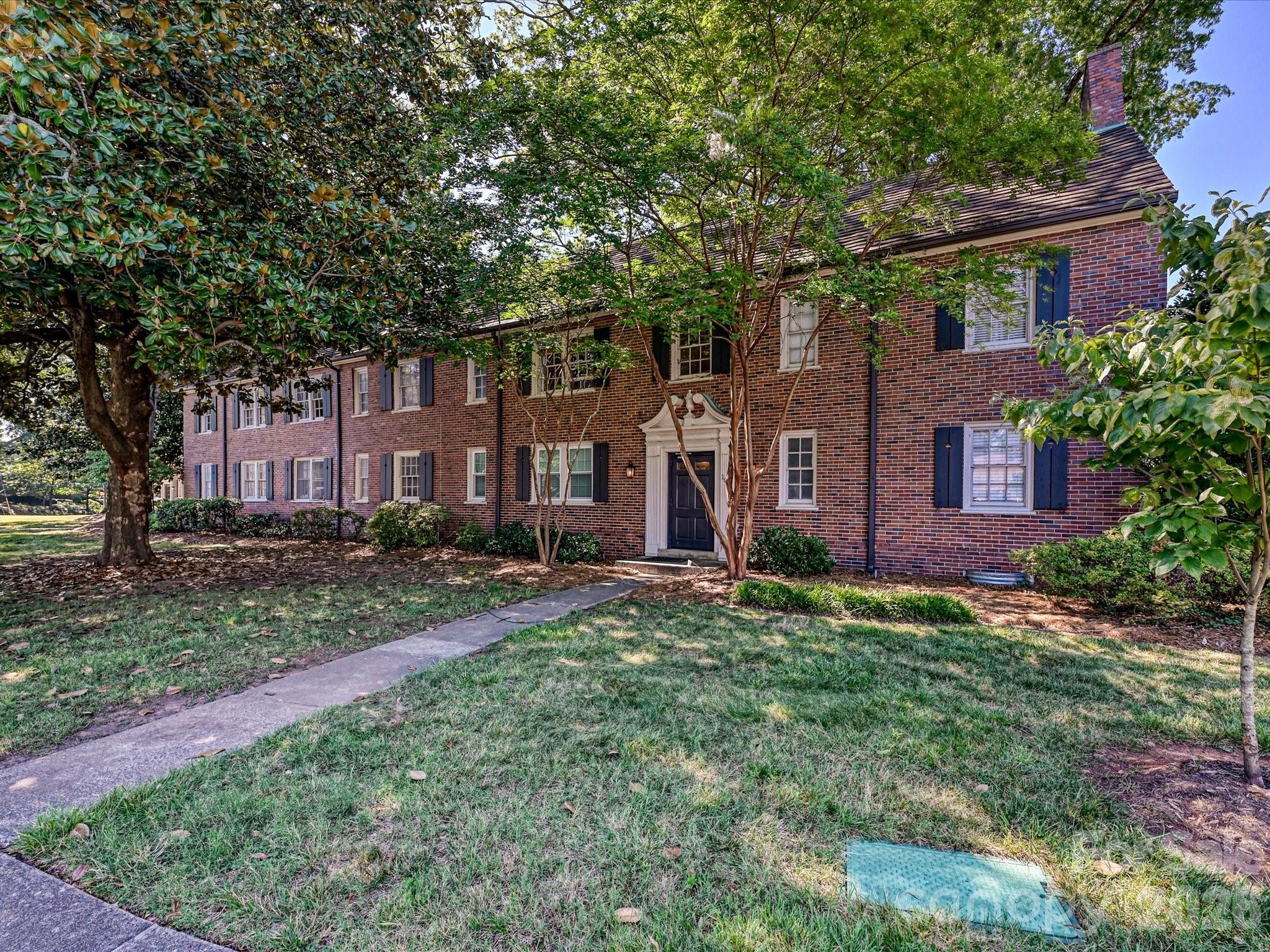 Premier location with comfortable Southern charm — in the heart of Eastover!
Enjoy walkability to Uptown Charlotte’s dining, shopping, and entertainment. This beautifully renovated unit is priced right and move-in ready. The kitchen features quartz countertops, subway tile, refinished cabinetry, crown molding, and all-new appliances. A Whirlpool washer and dryer in the unit add everyday convenience.
Additional updates include vinyl windows, custom blinds, fresh interior paint, and luxury vinyl plank flooring. Classic Eastover character meets contemporary upgrades.
