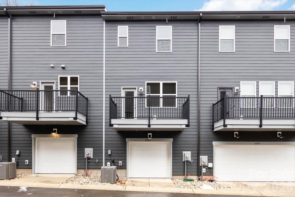 Context at Oakhurst - Residential