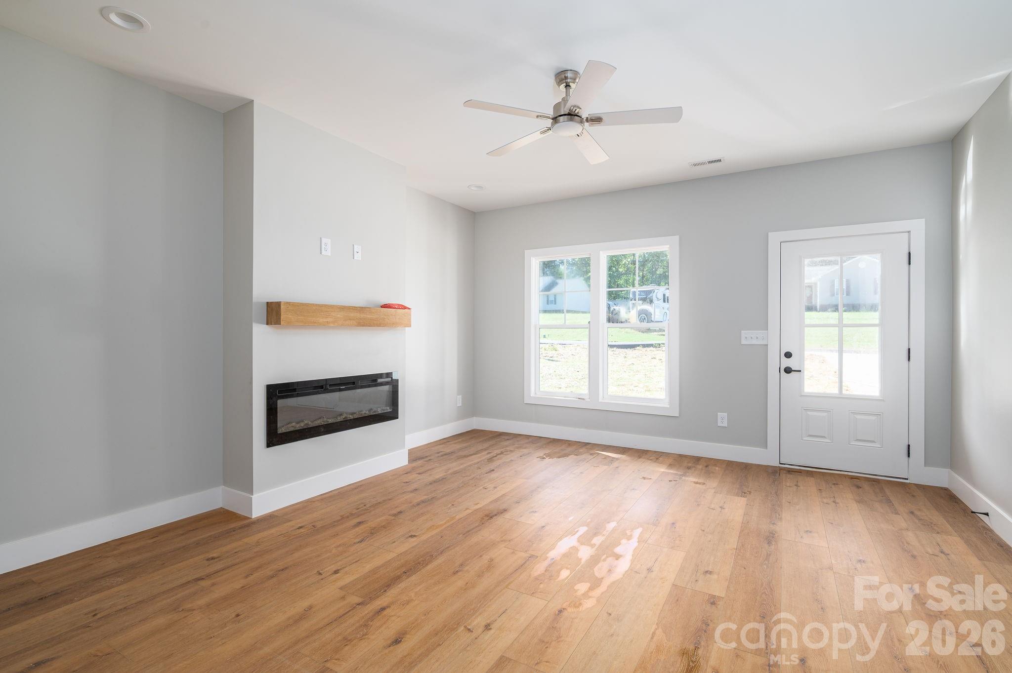 COUNTRY CROSSING - Residential