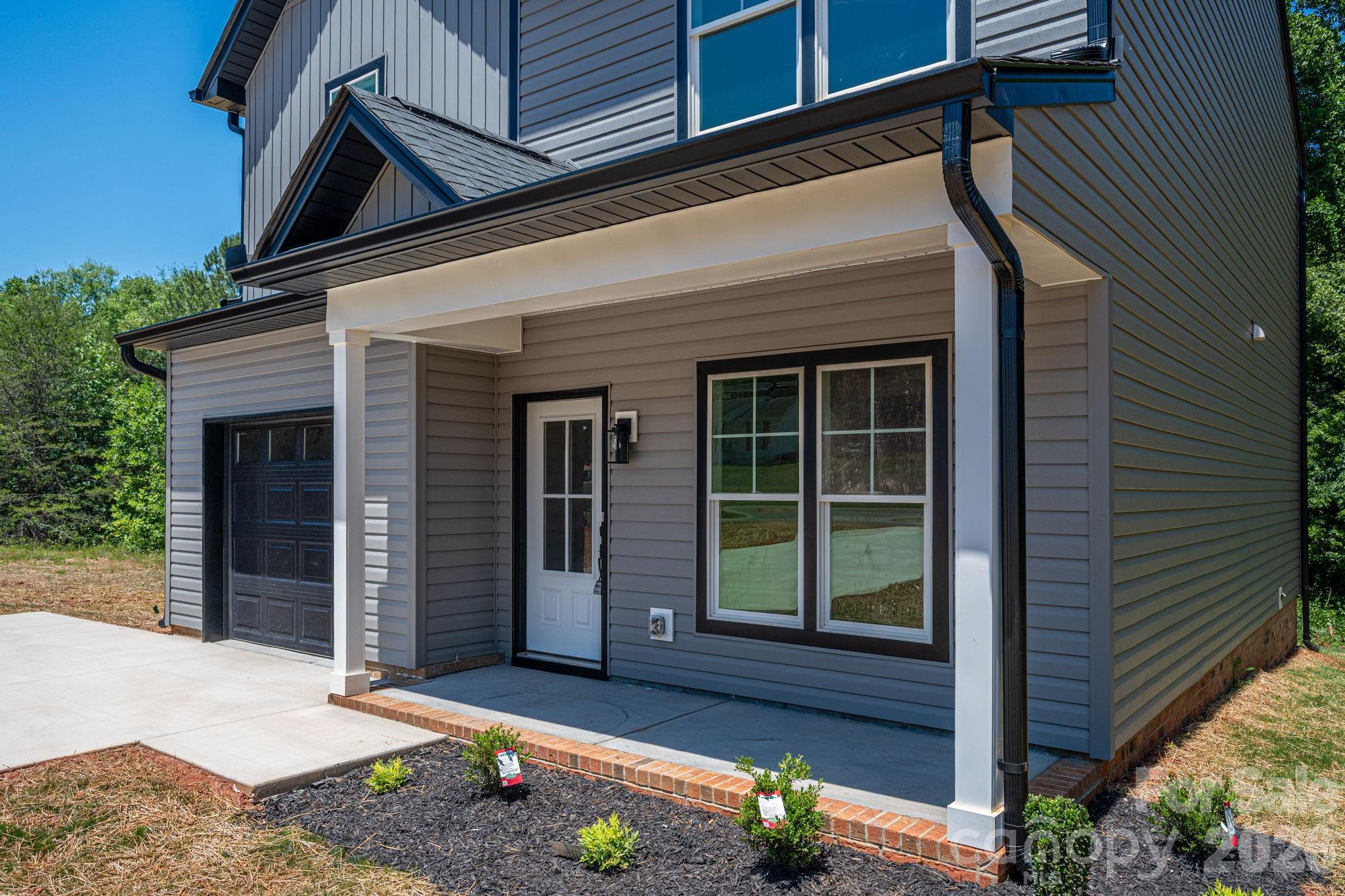 COUNTRY CROSSING - Residential