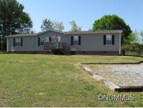 Beautiful home w/ split BR floor plan, plenty of room incl Lg LR and separate den w/ FP. Kitchen has bar for brkfst as well as dining room. 4BR/2BA home situated on .55 acres in peaceful area. Come see this like new home that is FHA ready. Many updates including newer roof, vinyl, windows, and heat pump.  Great rural location w/ easy commute to Sptbg, G'ville, surrounding areas.  Some info taken from tax records. Buyer agent to verify all info.