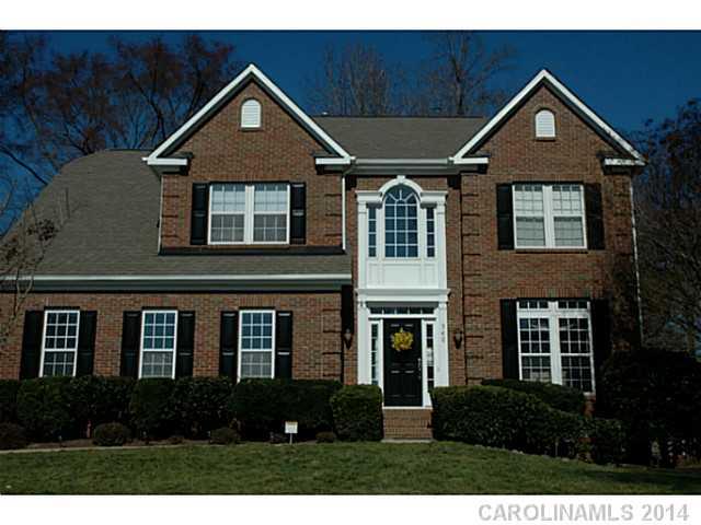 Wow! Motivated seller offers this Basement home for only $87 S/F! Walk-out-Basement! Beautiful Hardwoods thruout 1st floor Formal LR & DR, large eat in Kit, great room w/gas fireplace. Master BR has vaulted ceiling separate shower & tub, huge walk in closet. Cul-de-sac lot backs up to trees. Side load garage. Use your imagination for the basement w full bath...man-cave, in-law quarters, teen retreat, play or exercise room??? All this in on a Cul-de-Sac in a great neighborhood with great schools!