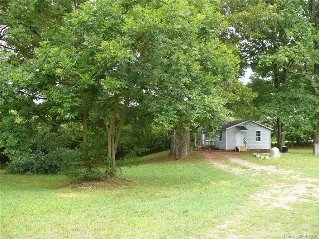 Cute house sits on a quiet 2-are lot. Mature trees in the front allows a nice buffer from the road. Great Location with easy commute to York, Rock Hill, Lake Wylie, and Charlotte. New insulated windows. Refrigerator and stove stay. Great for 1st-time home buyers / investors. Seller is the listing agent. Seller offers a 1-year Home Warranty.
All information is deemed reliable, but not guaranteed.