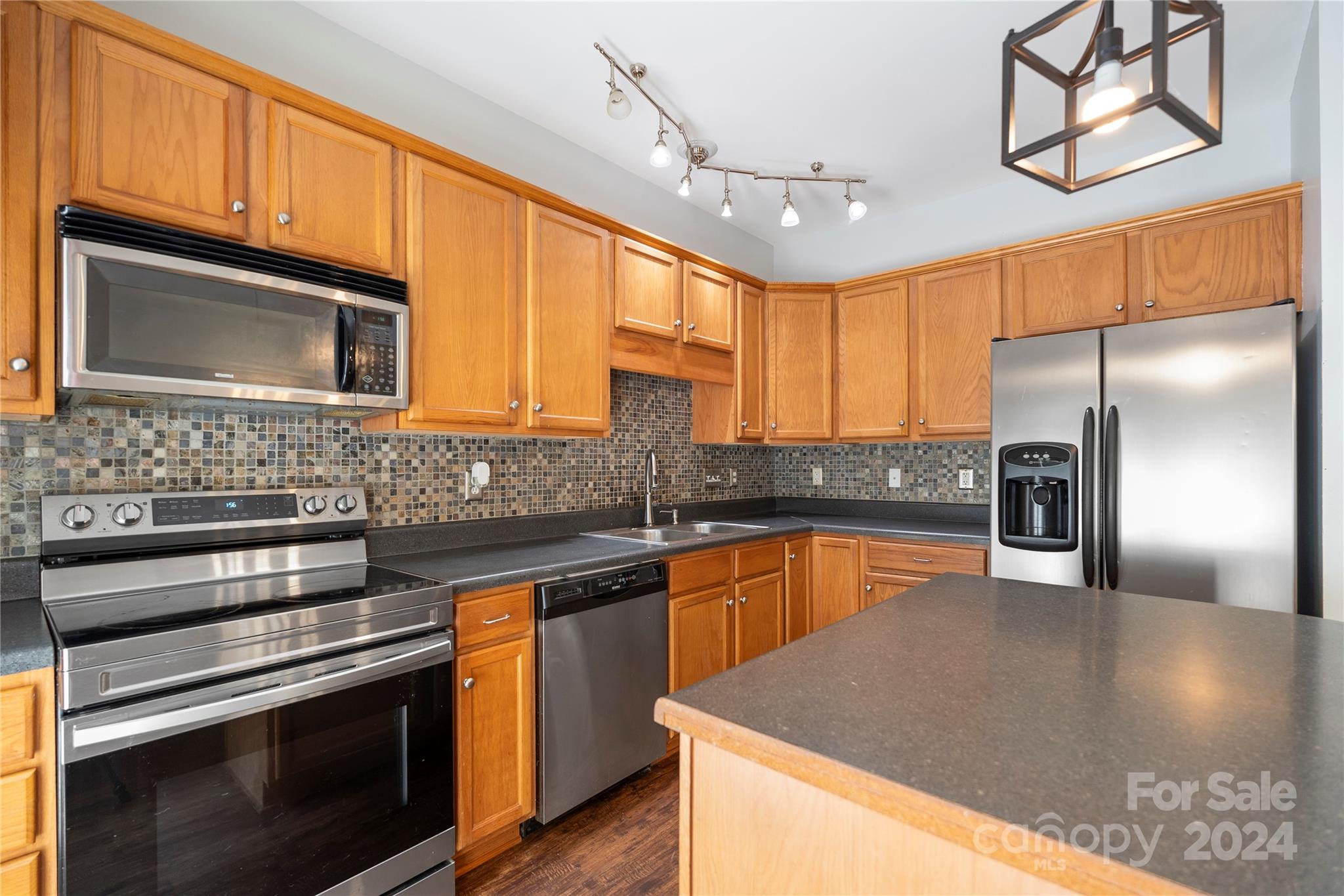 Towne Square Townhomes At Regent Park - Residential