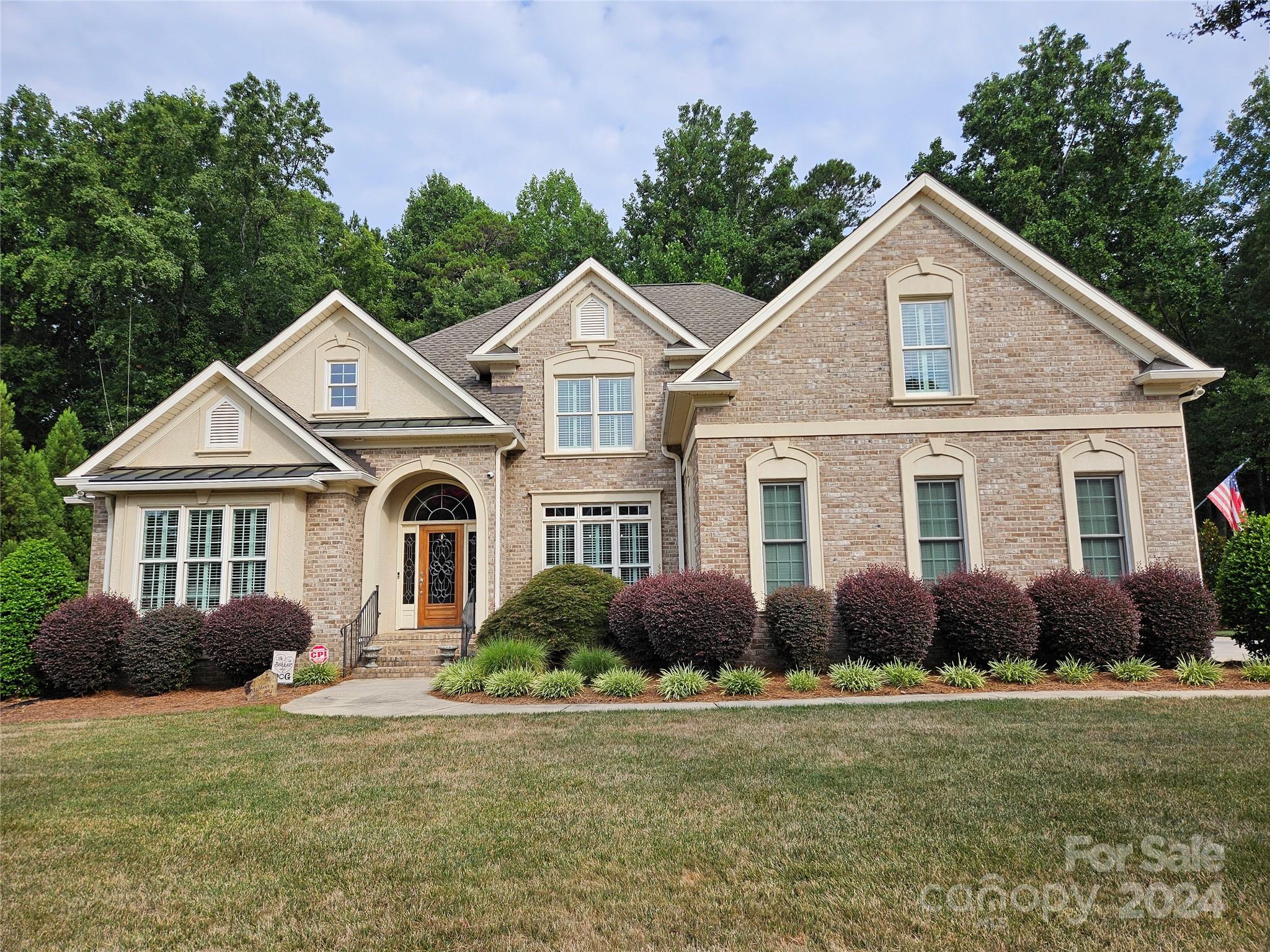 Beautiful spacious home in one of Rock Hill's most desirable neighborhoods.  Features include a spacious primary bedroom, open floorplan, with private back yard.  Kitchen opens to breakfast area and sunroom.  Large bonus room and lots of storage space.