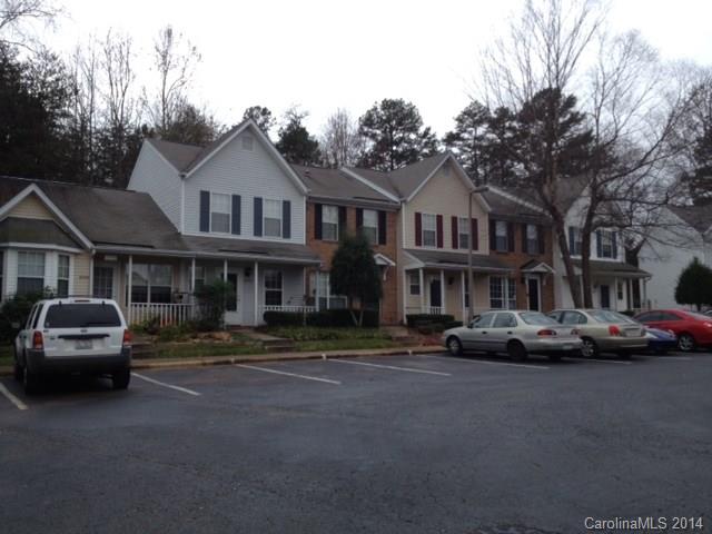 This townhome has 2 bedrooms and 2.5 bathrooms. Enjoy the large stone fireplace on cold days! Beautiful wood floor in the kitchen! Great front porch for relaxing! Easy access to E WT Harris Blvd!