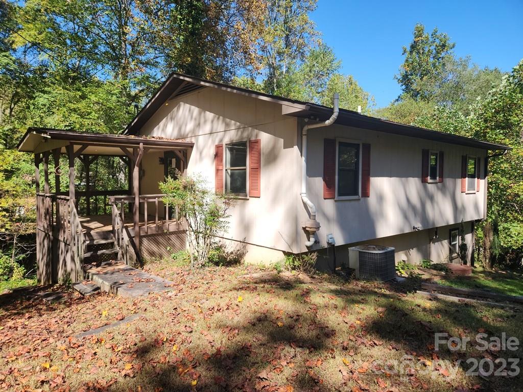 Cute bungalow 15 minutes from downtown Franklin. Easy access to Hwy 441. Home features 3 covered decks, a gently sloping yard, and a full basement. The basement is accessible via exterior entrances and, while finished, has no apparent permanent heat source. It contains a kitchen, living room, 2 bonus rooms, and a full bath. Owned by HUD. Case#381-688339. Insured escrow. Subject to Appraisal. Seller/listing agent makes no representations or warranties as to property condition. Sold As-Is. Equal Housing Opportunity. Seller may contribute up to 3% for buyer closing costs upon buyer request.