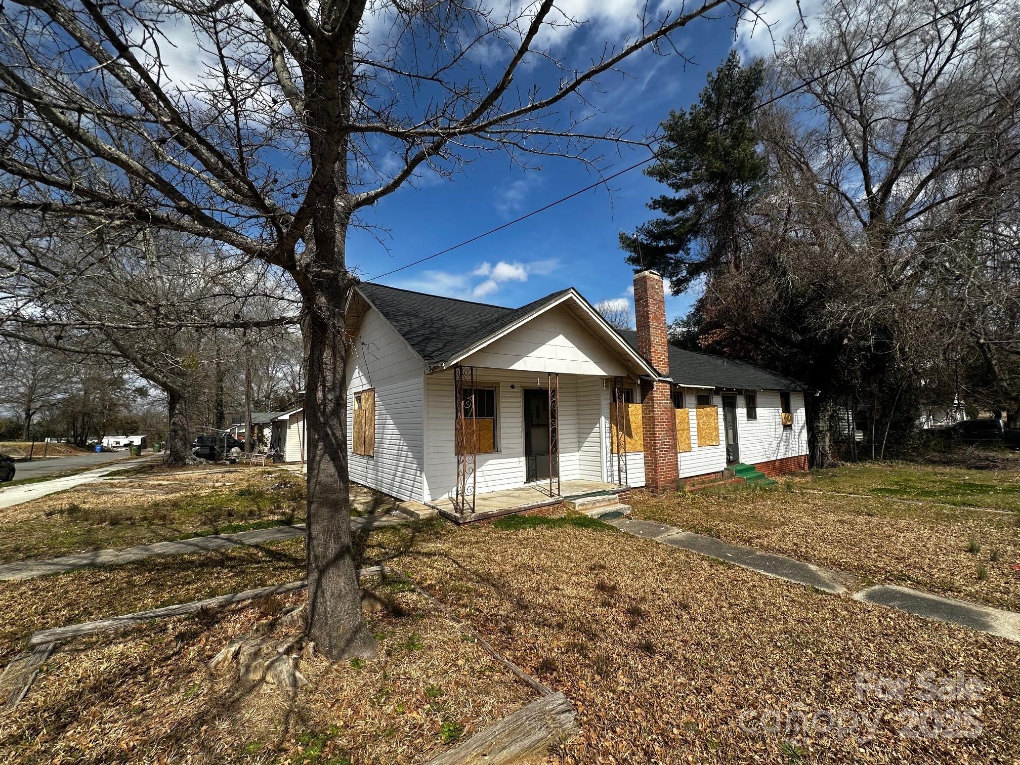 Don’t miss this incredible opportunity in the heart of Lancaster! This property is perfect for investors or first-time home buyers ready to create their dream home. Situated on a spacious lot, 306 E Arch offers strong potential with solid bones and a flexible layout ready for renovation.

Whether you’re looking to build out your ideal residence or add a promising property to your investment portfolio, this home is a blank canvas with endless possibilities. Located just minutes from downtown Lancaster, local schools, and shopping, the convenience and charm of the area add even more value.

Bring your vision and make this house your next success story!