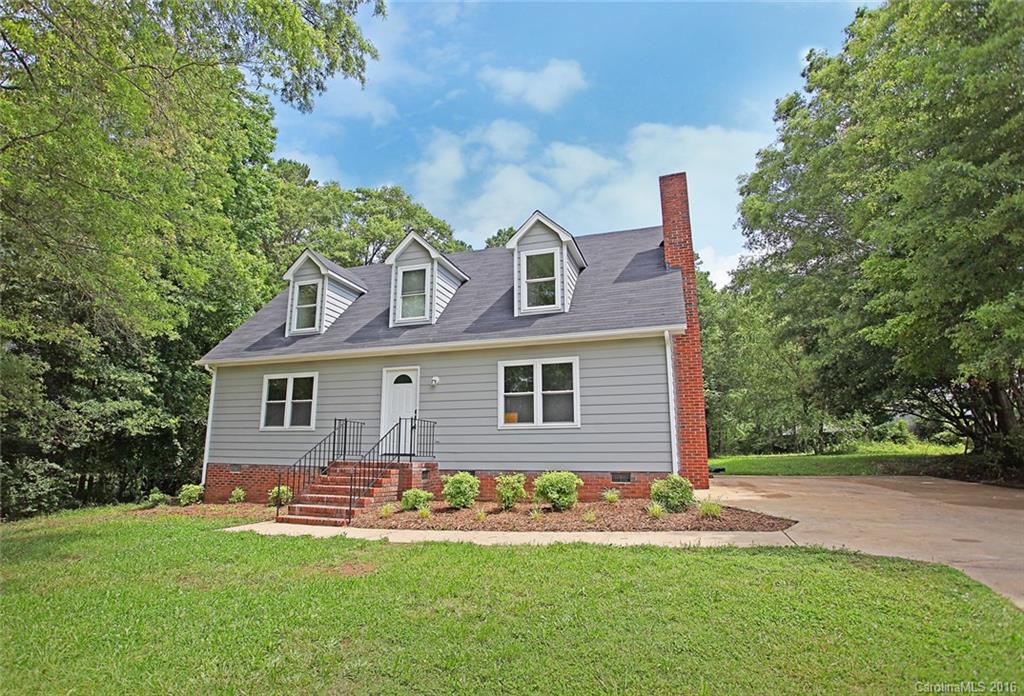 Beautifully remodeled home in desirable Foxwood! New kitchen, new baths, new flooring throughout, new HVAC, new electrical, the list goes on. Pool has been resurfaced and new pump installed. Fort Mill schools and taxes!!