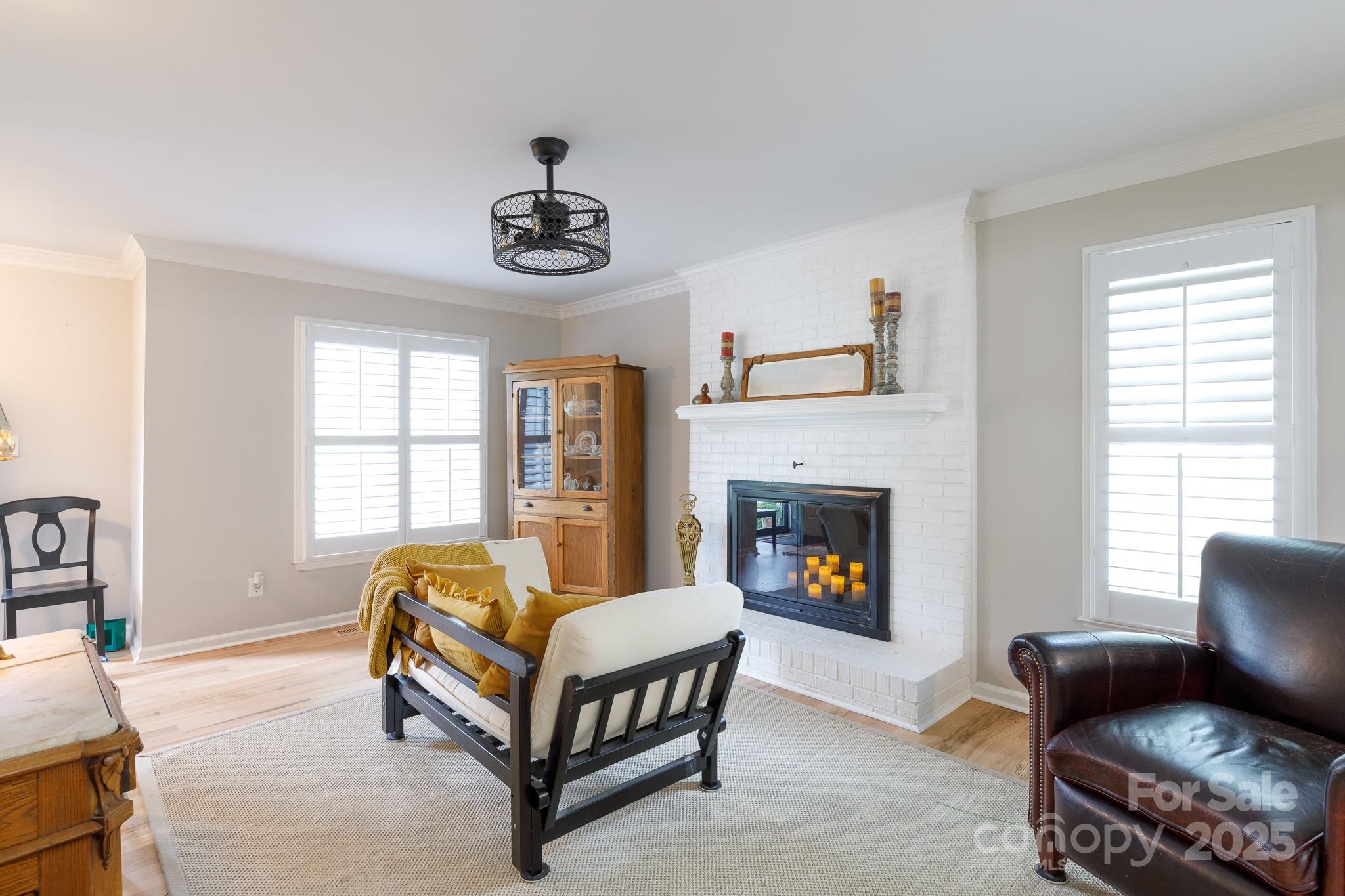 POINT CROSSING - Residential