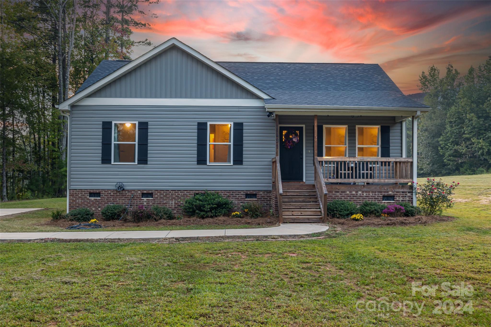 Discover your dream home on 5.22 acres at 1491 Lincoln Rd, York, SC! This charming 3-bedroom, 2-bathroom ranch offers a peaceful country setting with NO HOA restrictions. Enjoy the spacious outdoor area, perfect for gardening or entertaining. You'll easily commute to Charlotte just off the Hwy 5 By-Pass.