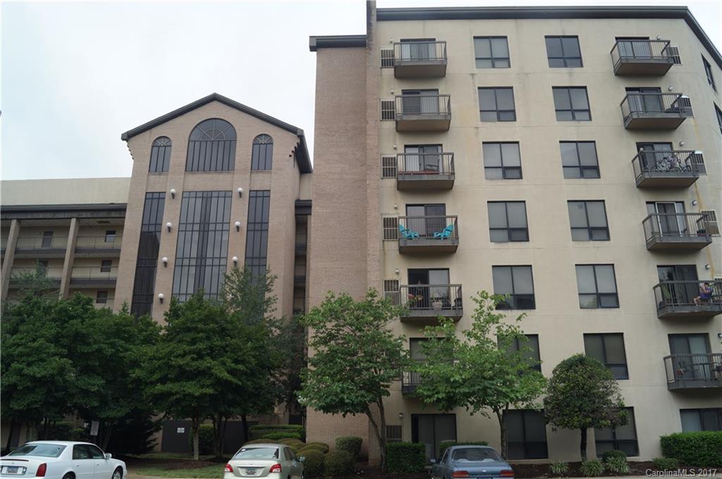 Great Condo in Fort Mill, One floor with upgraded flooring. All appliances included.