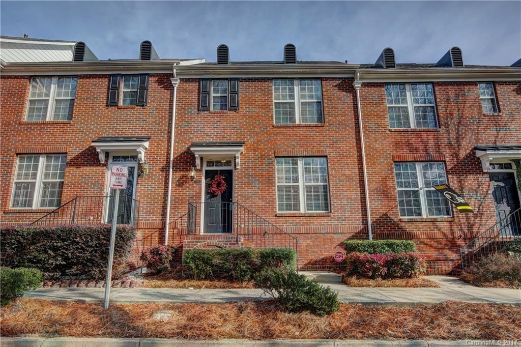 Welcome home! Beautiful flooring, great versatile floor plan! Spacious and open. Large great room, dining room/office/den large open kitchen with island and informal dining area. Roomy bedrooms each have their own bath upstairs, convenient half bath on the main level. Fabulous location in desirable Vermillion in Huntersville, great access to all the "stuff".