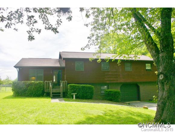 Attractive Split Tri-level home in a small subdivision less than 8 minutes to Four Seasons Blvd.  Living room and Kitchen on main level with bedrooms all up a half flight of stairs. Master suite includes bath,large closet and private deck.  Family room, utility room and Garage access just down a half flight of steps from main level. Large deck and level yard bordering a creek.  Home is one of 5 on a shared well, No USDA or FHA.