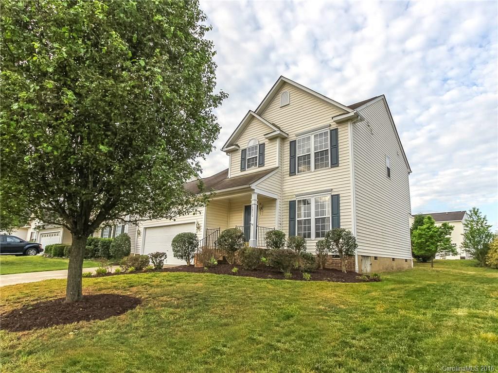Steele Creek area home nestled in Planters Walk neighborhood with great curb appeal. This home has 3 bedrooms and 2.5 baths, breakfast area and features the main downstairs living area along side of the back of the home. The carpet and pad was newly installed in April 2016 throughout the entire home. Located conveniently near the Rivergate Shopping center and the intersection of Tryon (49) and Steele Creek Blvd (Hwy 160).