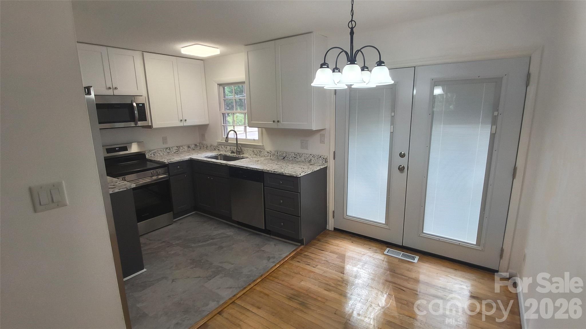 SHAMROCK GREEN - Residential