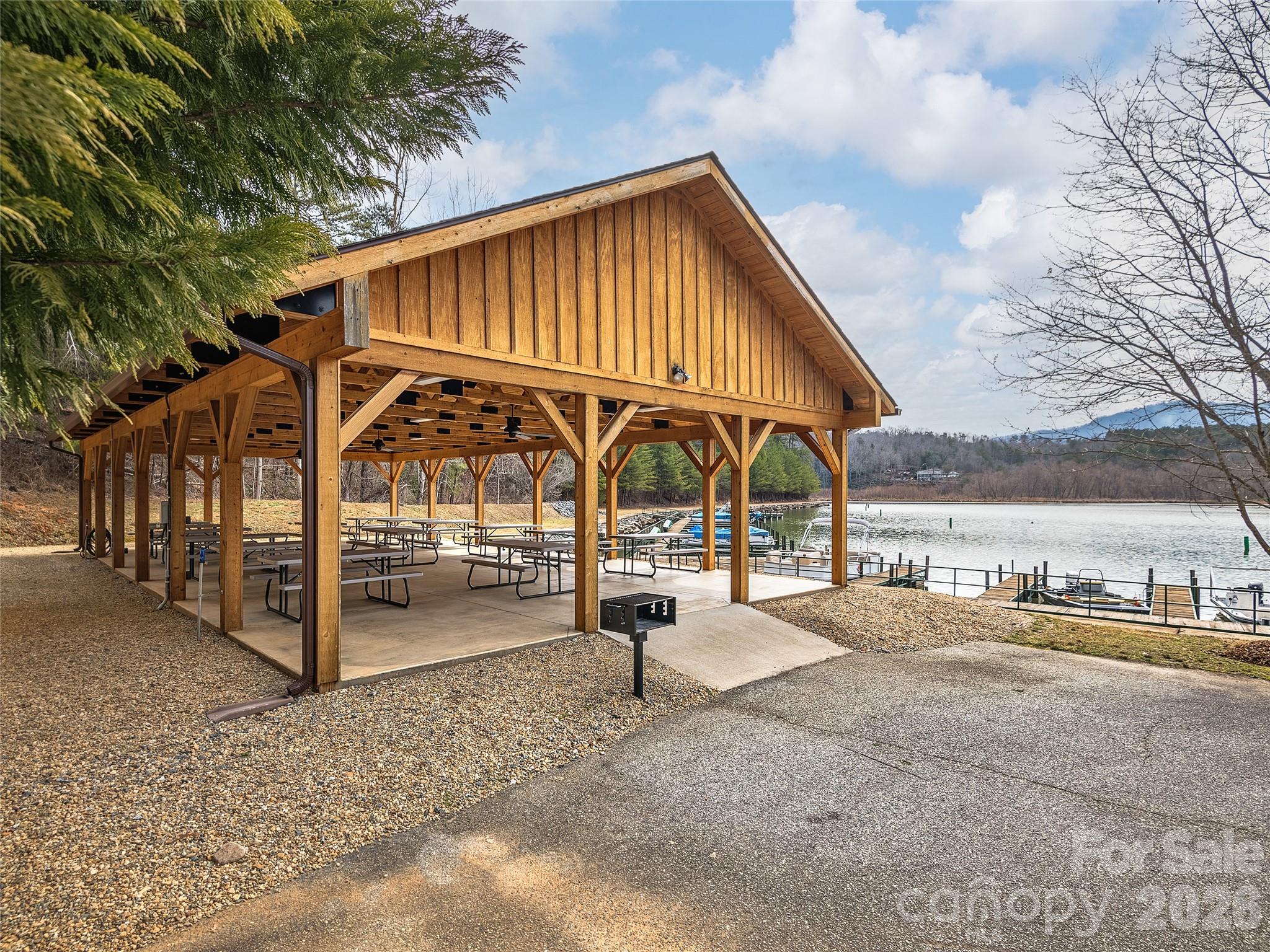 Lake Adger - Land
