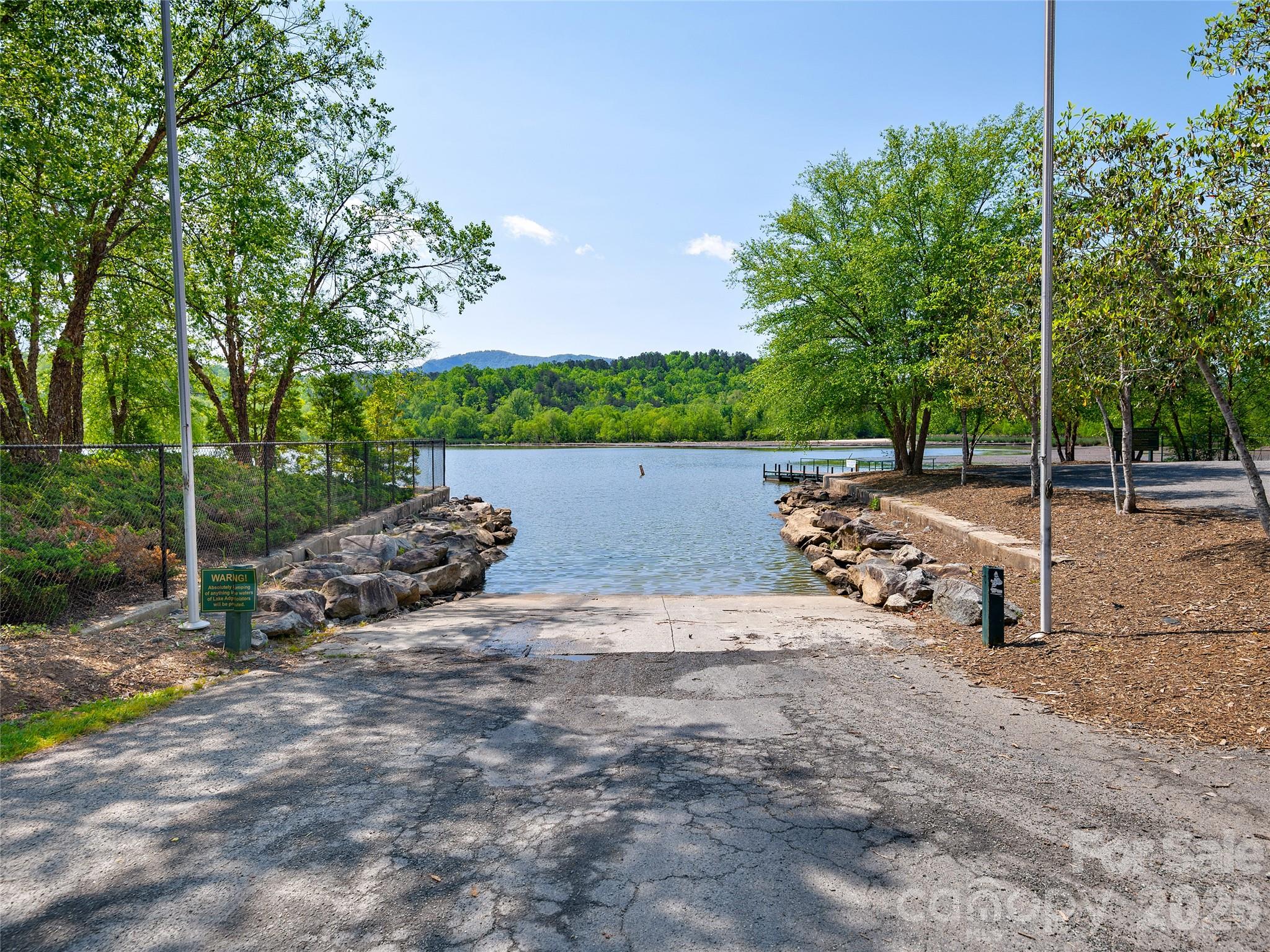 Lake Adger - Land