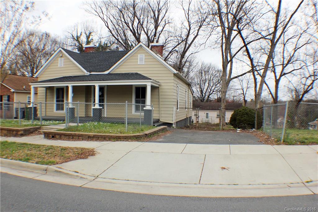 Renovated large home with very large fenced in yard in the Belmont Community in uptown.  Within walking distance of uptown and Plaza Midwood.  Home has hardwoods, Rent includes all SS appliances (Incl Washer/Dryer).  Floor plan easily accommodates 3 bedrooms with full dining room, living room and even a breakfast area.