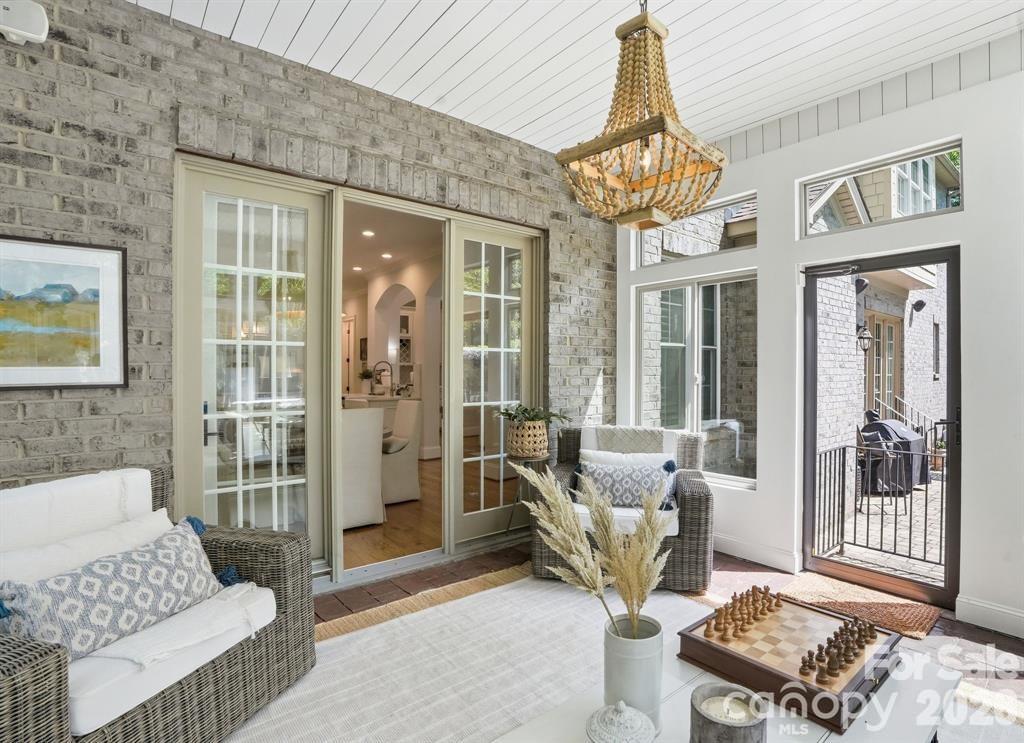 Twelve Oaks - Residential