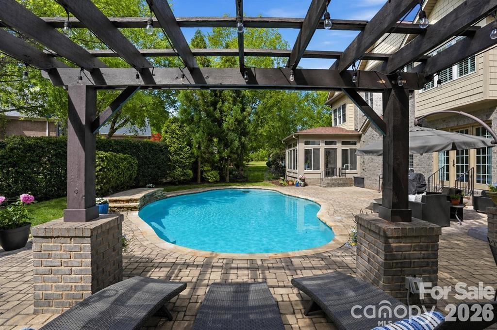 Twelve Oaks - Residential