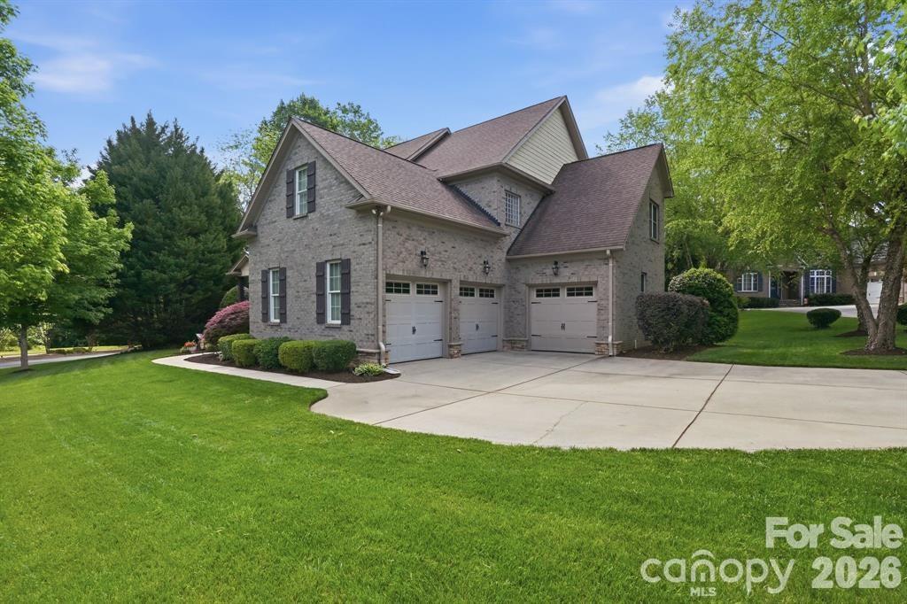 Twelve Oaks - Residential