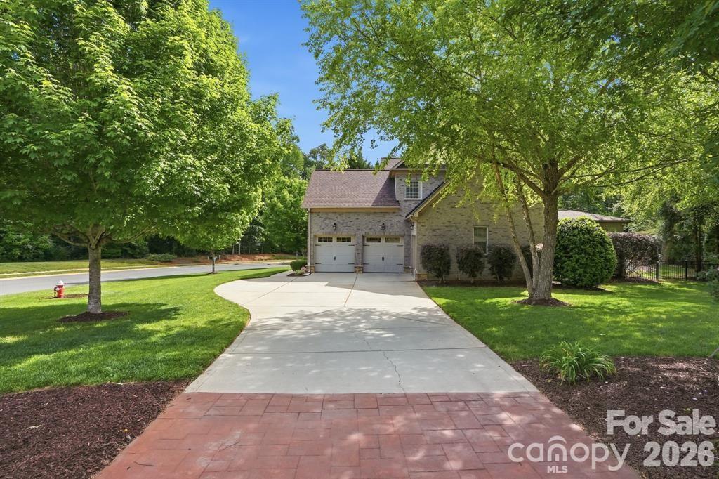 Twelve Oaks - Residential