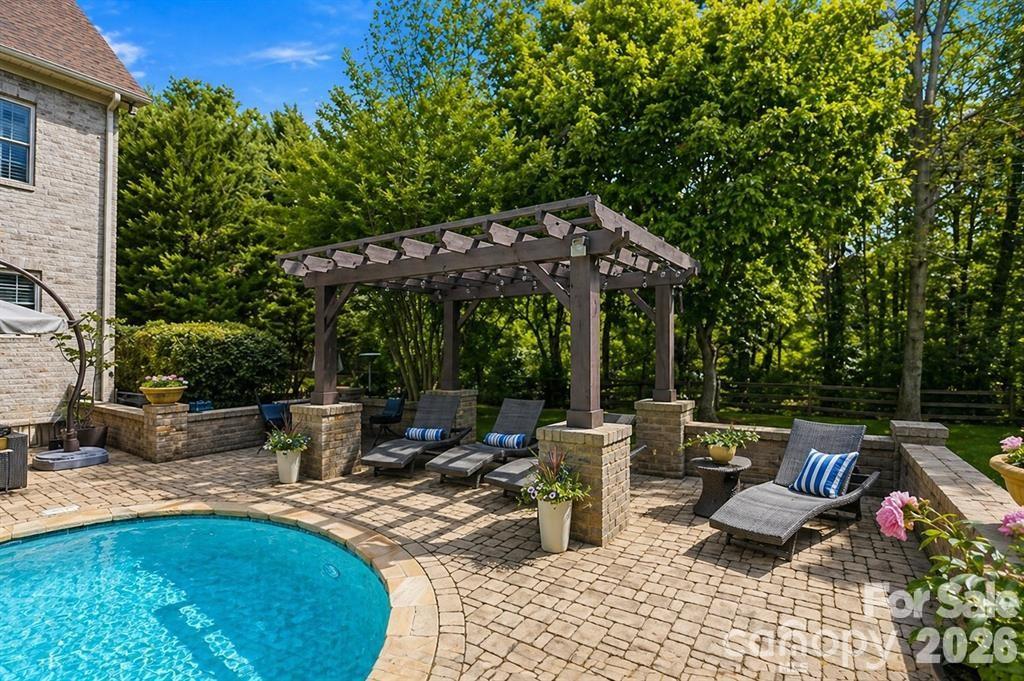 Twelve Oaks - Residential