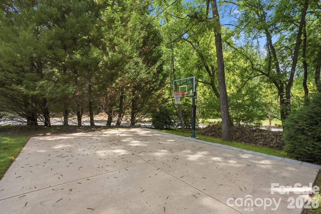 Twelve Oaks - Residential