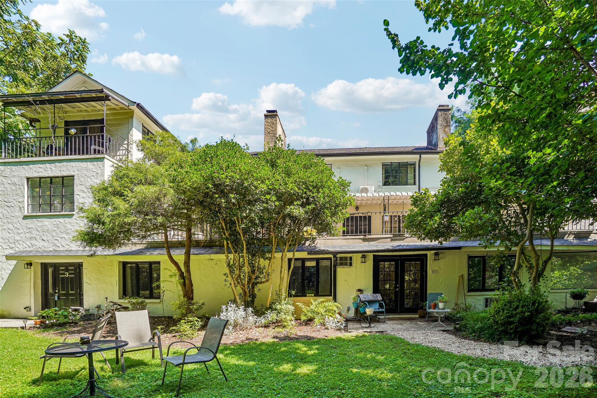 L'Auberge Condominium - Residential