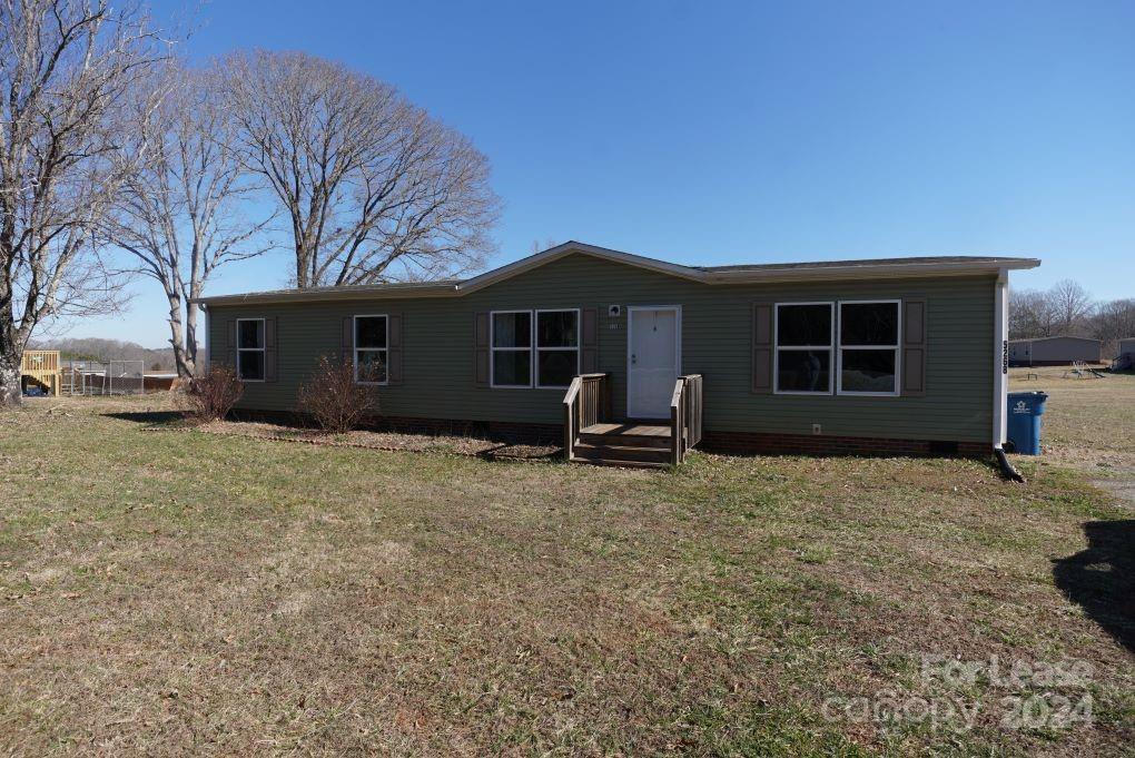 Great location for this large home.  Close to everything – yet feel of country.  This home offers a large open living/dining/kitchen, a split bedroom floor plan, along with a separate den located outside of the other 2 bedrooms.  The tenant is responsible for all utilities and lawn care. The owner will allow one small adult dog (under 40#) with a non-refundable pet deposit of $325.