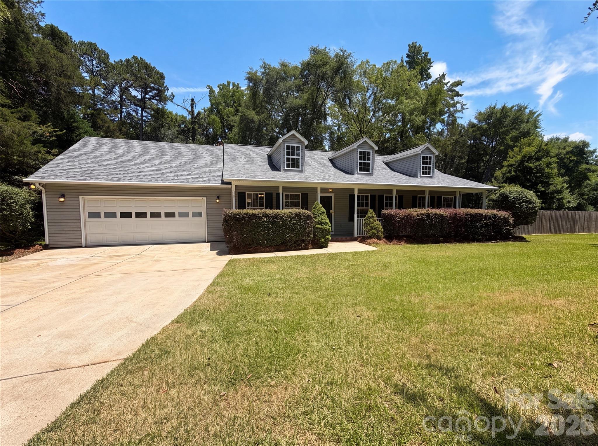 Welcome to 1331 London Dr in Rock Hill! This well-maintained home features a functional floor plan, spacious
living areas, and a private backyard perfect for relaxing or entertaining. Conveniently located near shopping,
dining, schools, parks. Don't miss this great opportunity—schedule your showing today!