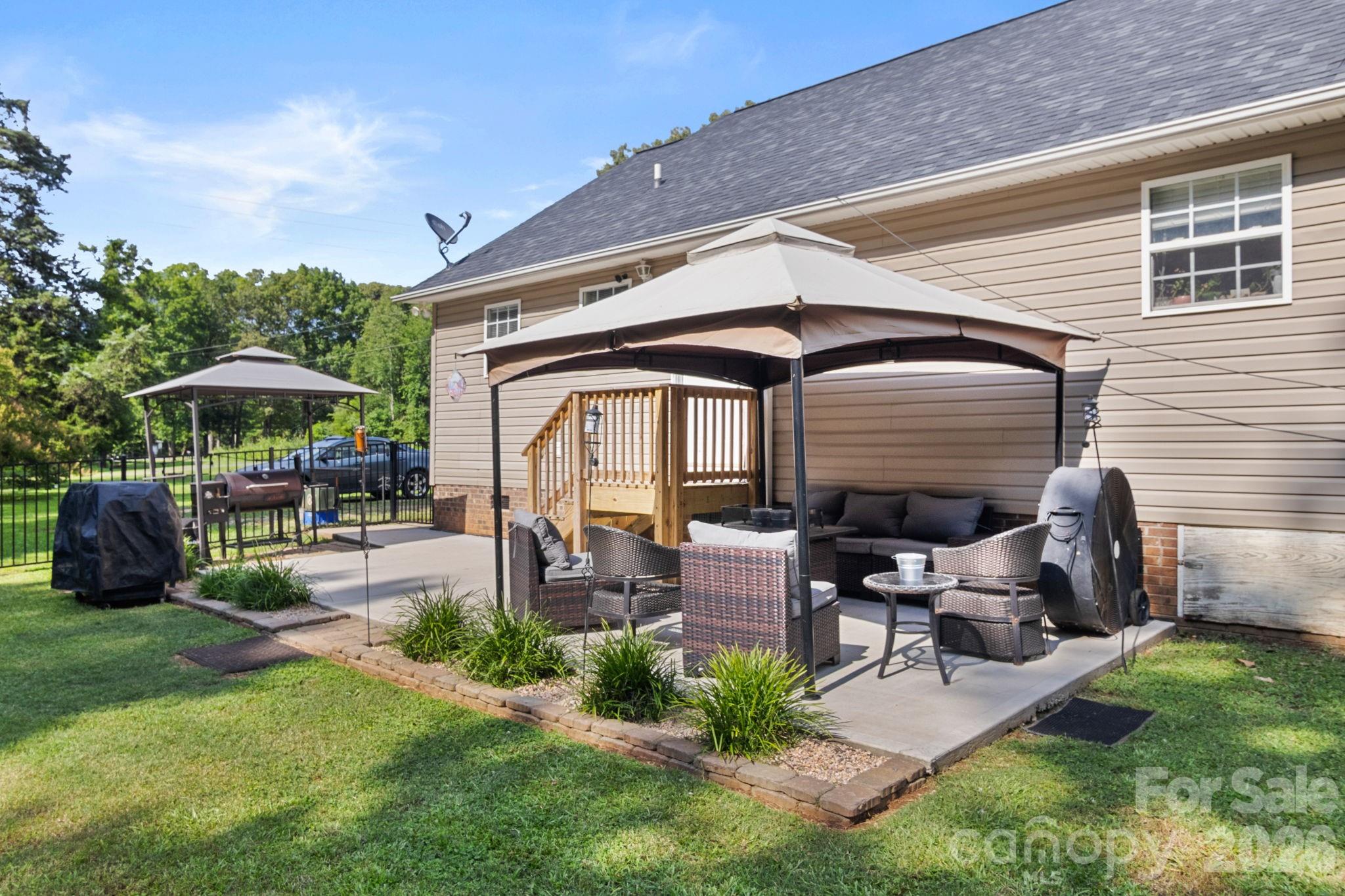 ROBERTS - Residential