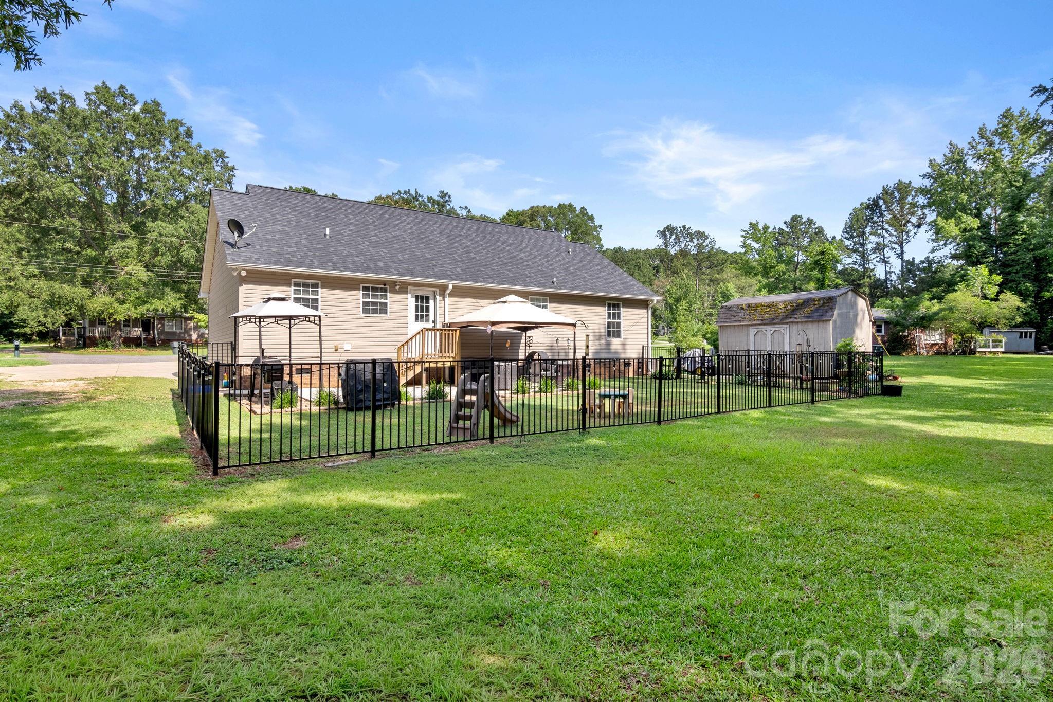 ROBERTS - Residential