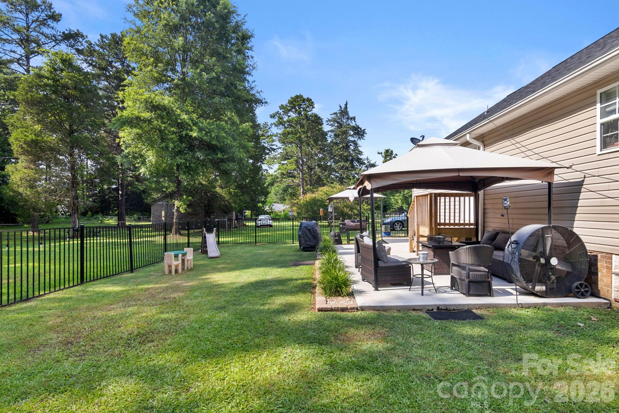 ROBERTS - Residential