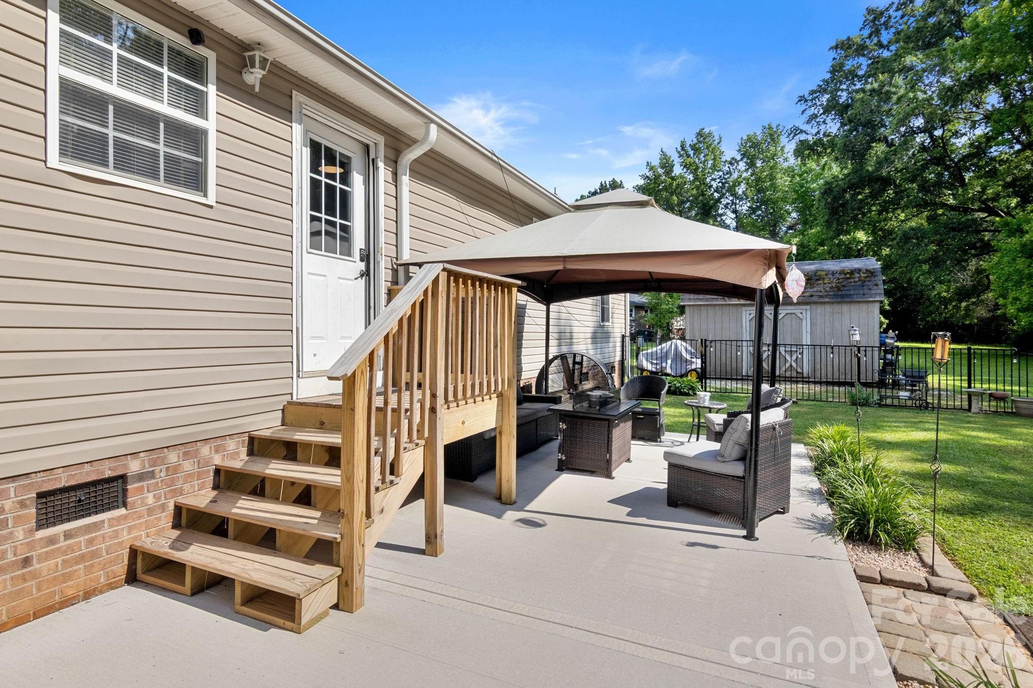 ROBERTS - Residential