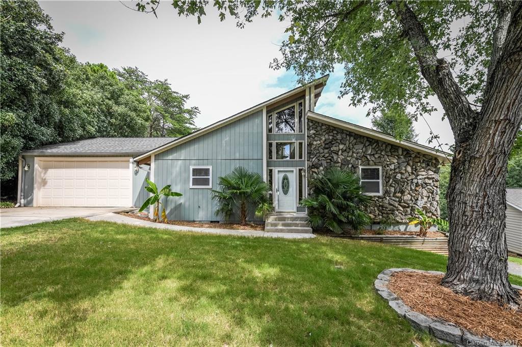 Level w/road driveway into 2-car garage +2nd driveway! Golf course lot! Pebble-tech pool w/spa & gorgeous views! Screen porch, travertine patio, deck! New carpet, HVAC & roof! Windows & ext doors replaced 2008! Custom cedar beam vaulted ceilings!  Kitchen w/stainless steel appliances, tile flooring, pendant lights. Open floorplan. Master ste w/direct access to pool & screen porch! 2 large guest rooms on main level share a Jack & Jill bath! Dual laundry up & downstairs! Downstairs rec area w/bar.