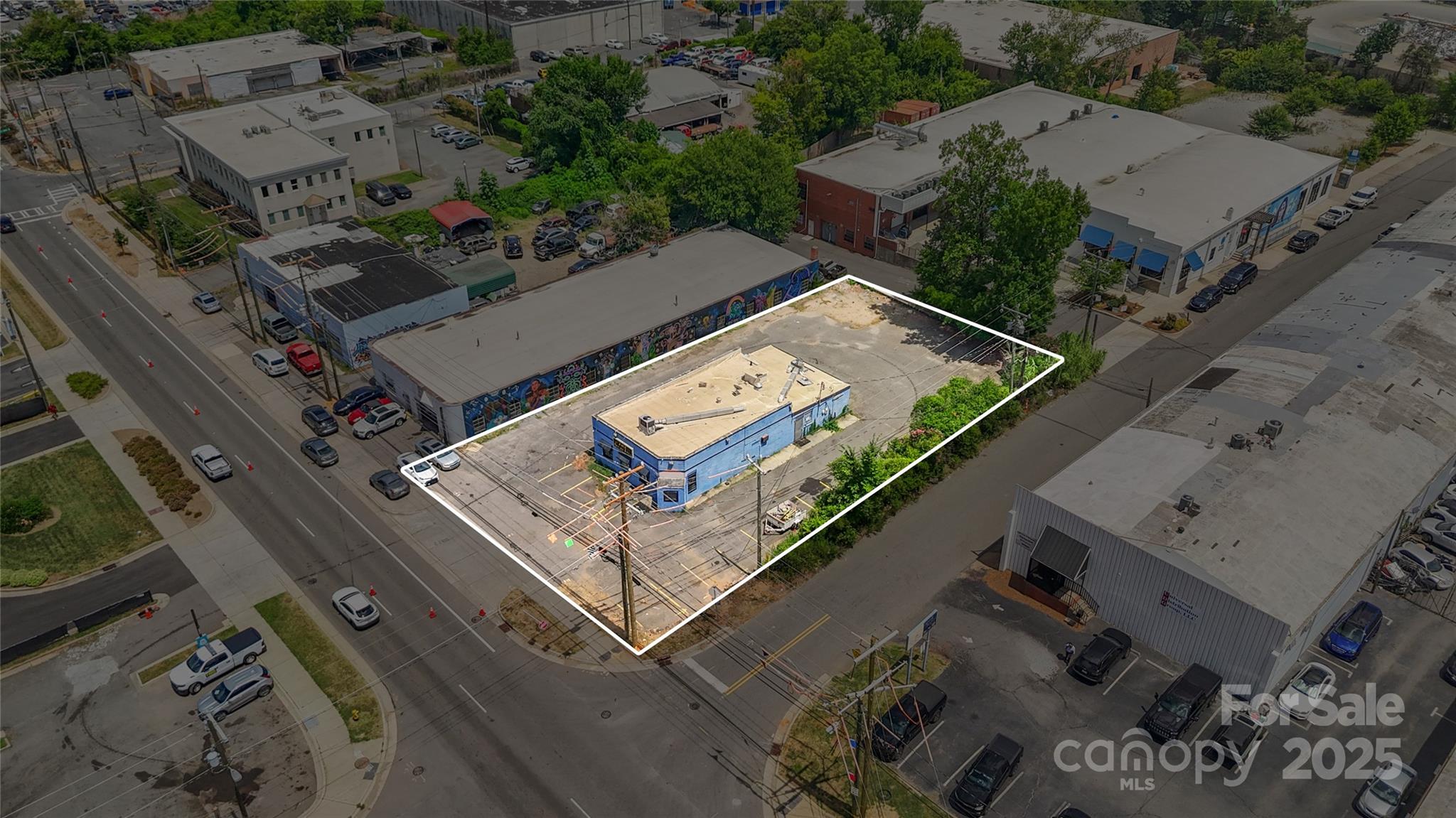 Incredible 2,300+- sq ft free-standing retail building investment opportunity in a prime ML-2 zoned location, offering intense flexibility for a wide range of uses. This corridor is experiencing explosive growth with multiple apartment developments underway and a rising population driving demand for mixed-use spaces. Surrounding parcels are already being re-zoned to IMU (Innovation Mixed Use), opening the door to even greater development potential, including urban residential, office, retail, and creative flex spaces. Whether you hold, redevelop, or reposition, this is your chance to secure a property in one of the city's fastest-transforming investment zones. This building is a blank slate—ready for you to capitalize on this investment. Features include 8–9 ft ceilings.