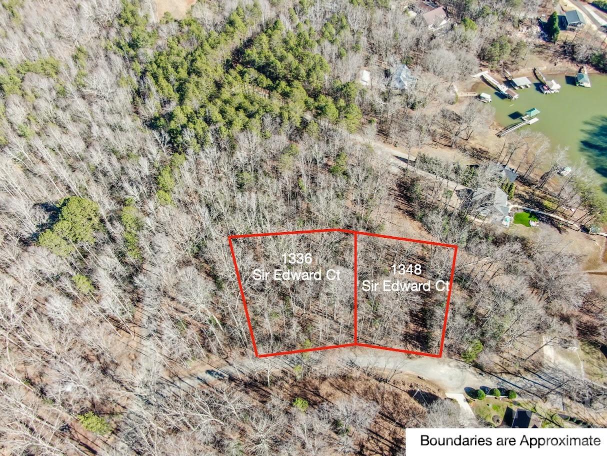 Nice Wooded lot, great to build your new home. No HOA dues. Another lot for sale next to the property as well MLS#4354376. Has not been perc needs well and septic .Convenient to Hwy 150 and the new Publix at the Villages. Less than 10 minutes away from a well maintained public boat ramp. Close to schools, banking, shopping, etc.