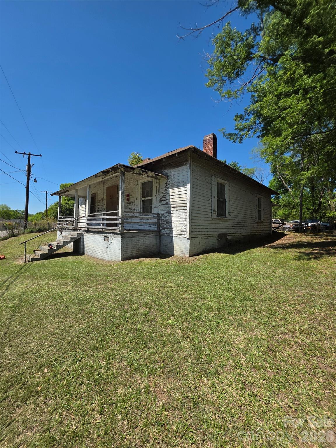 Great opportunity for investors and home owner to make it your own. Home is priced to sell for renovations to begin.