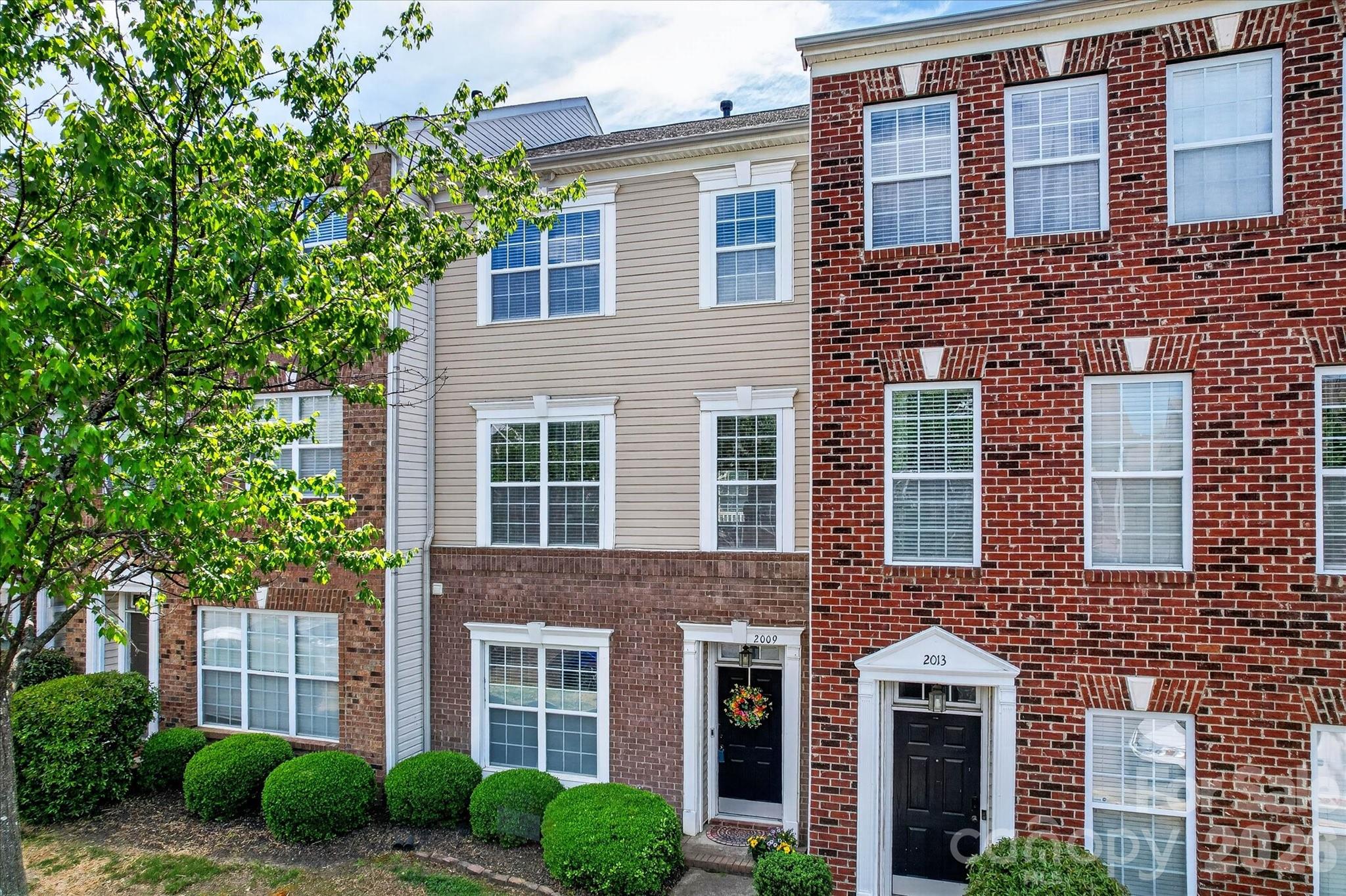 Welcome home Ayrsley! This charming townhome is nestled against a peaceful natural green space, close proximity to everything you need at Ayrsley Town Center. The warm kitchen features updated appliances, new countertops, backsplash and a sun-filled breakfast nook. The living room wraps you in comfort with a cozy fireplace and natural light throughout.
Outside you will find your private composite decking overlooking the tranquil green space, perfect for relaxing or entertaining. The primary suite offers vaulted ceilings, dual vanities, and a garden tub and shower to help you unwind. The lower-level living room is perfect for a home office or a third bedroom as there is a closet and bathroom. This flex space includes a convenient garage entry. The HVAC was replaced in 2021, freshly painted throughout with new bathroom flooring and stylish light fixtures. This townhome has plenty of parking, with a two-car garage and additional driveway space.
Truly move-in ready and just 15 minutes from Uptown Charlotte! Owner is a licensed real estate broker.
