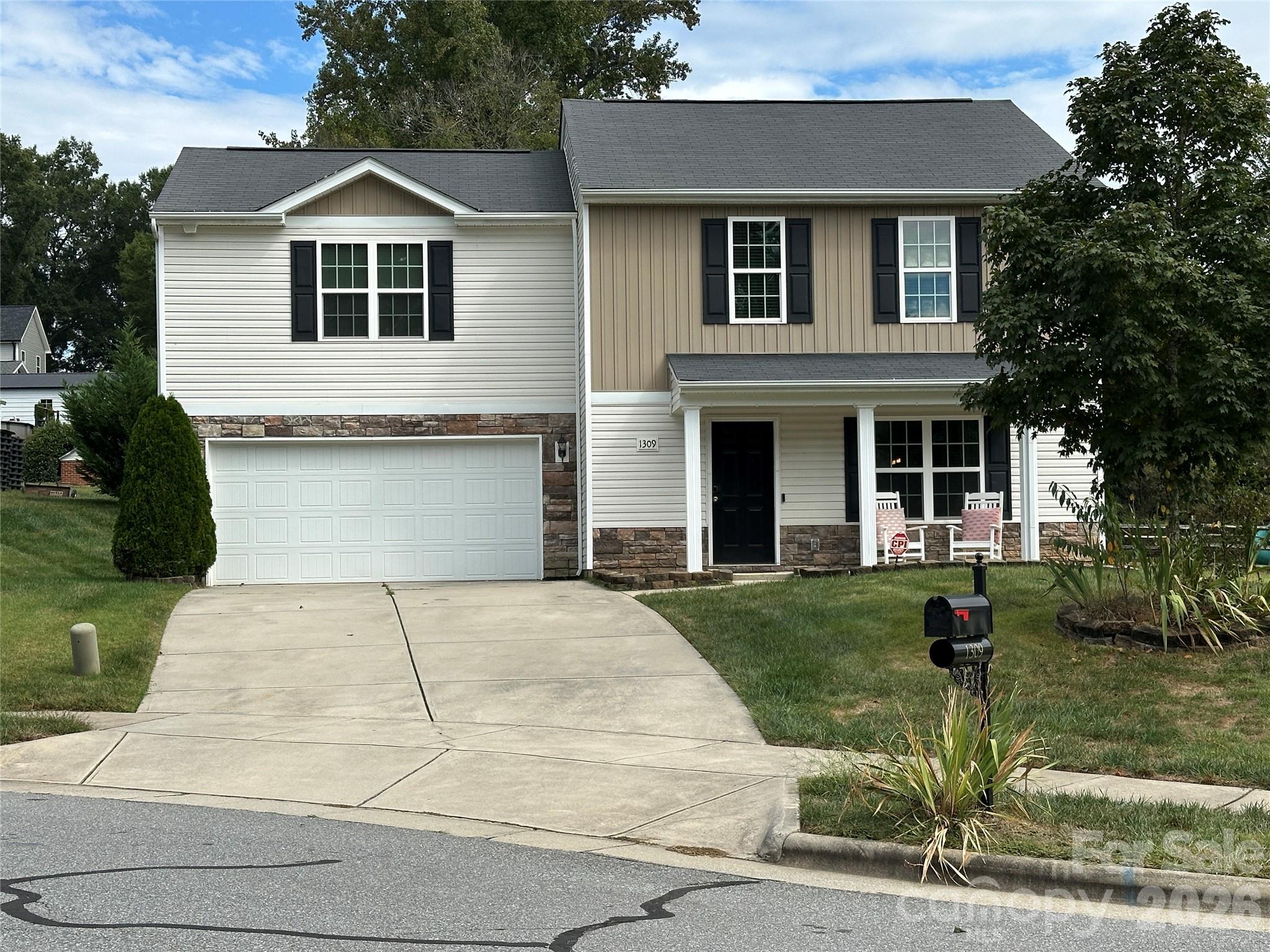Price improved! Don't wait on this charming, well-maintained home tucked away on a quiet cul-de-sac in the desirable Wildwood Ridge community. Conveniently located just minutes from I-85, Concord Mills, shopping, and dining, this home offers the perfect blend of comfort and accessibility.
Featuring 3 bedrooms, 2.5 baths, and a versatile loft, there’s plenty of space to fit your lifestyle—whether you need a home office, playroom, or additional living area. The main level showcases durable LVP flooring throughout and an open-concept layout ideal for everyday living and entertaining. The kitchen is equipped with stainless steel appliances, a pantry, and a breakfast bar, seamlessly connecting to the dining area and spacious family room.
Upstairs, the primary suite provides a private retreat with a large walk-in closet and an en-suite bath featuring a dual vanity and garden tub/shower combo. Two additional bedrooms, the loft, and a conveniently located laundry room complete the upper level.
Offering space, style, and value, this home is a must-see—schedule your showing today before it’s gone!