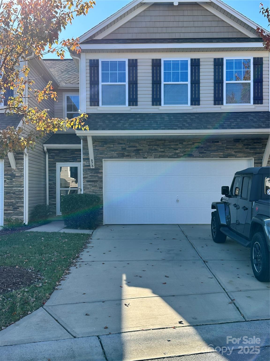 Great townhome with large pond views.Granite, hardwoods and built ins.(Great room & Drop zone) Stainless appliances, built in pantry, granite bar top. Large bonus area upstairs. Split bedroom plan upstairs. Covered pergola on rear patio, overlooking large pond.
Sellers are motivated and said, bring them an offer they can’t refuse!
Community includes: Clubhouse, 2 pools, playground, walking trails, exterior maintenance, landscaping, irrigation and trash.