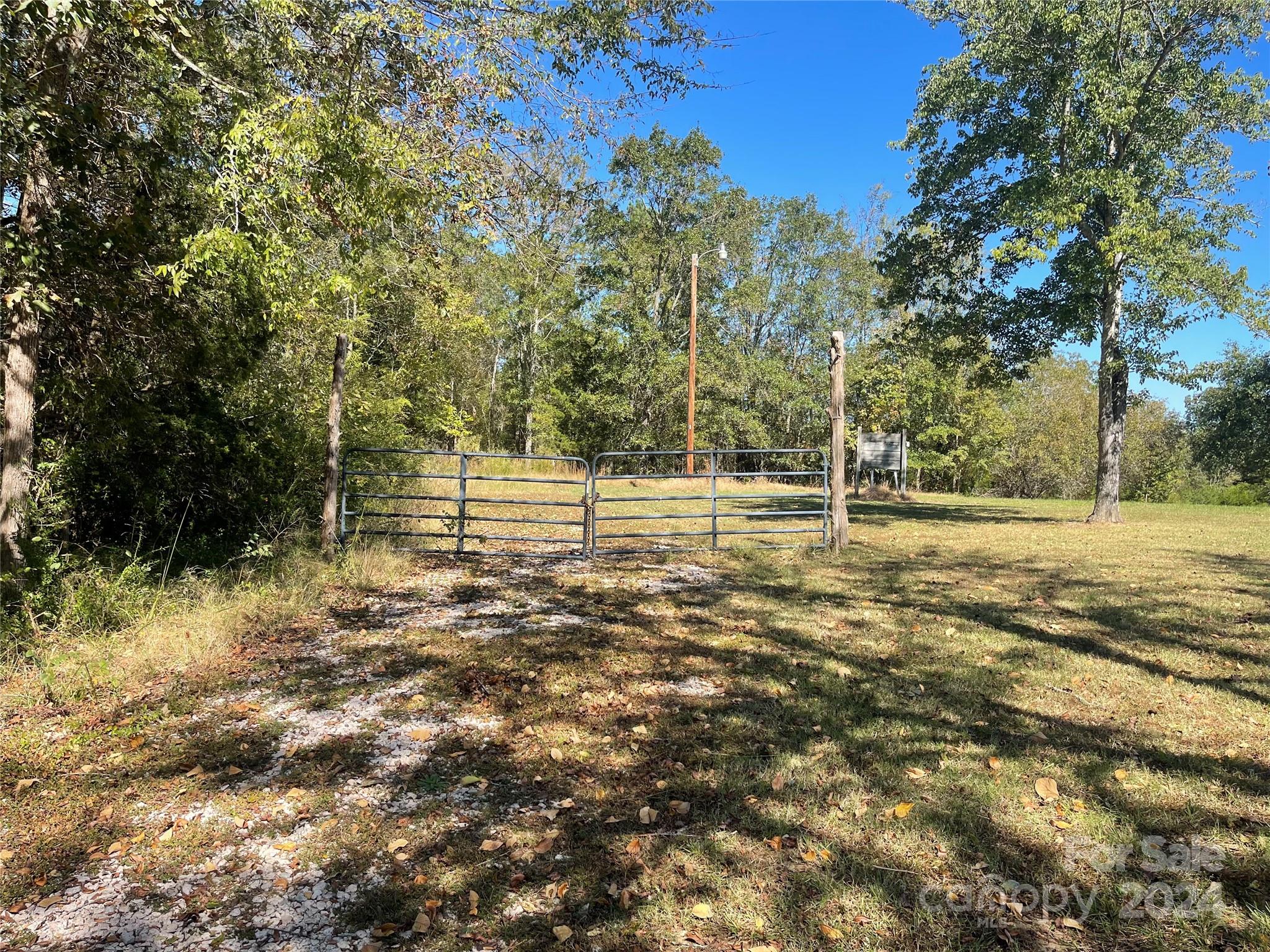 Discover the perfect country living experience in Sharon, South Carolina! This exceptional property offers award-winning schools and is ideally located just one hour from Charlotte International Airport. Whether you envision thriving gardens or raising animals, this land caters to your rural dreams. Enjoy the tranquility of country life with the convenience of modern amenities—only 40 minutes to Lake Wylie and a quick 10-minute drive to York, SC. Embrace the best of both worlds with this unique opportunity!