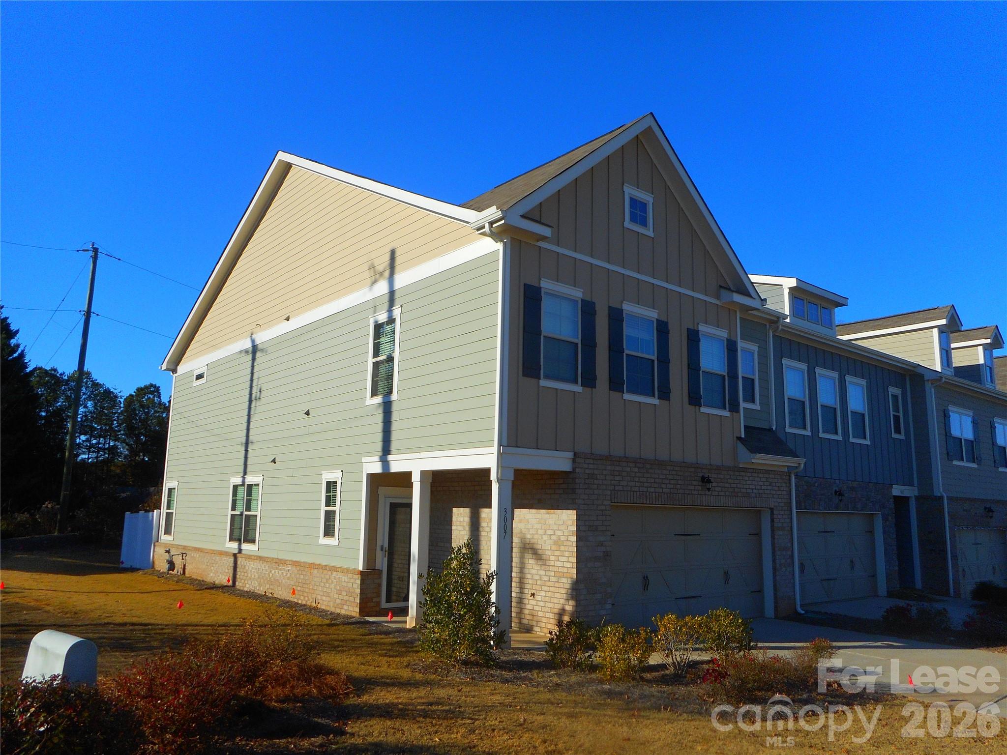 Large, End Unit 3 bedroom, 2.5 bath townhome with big 2 car garage located in beautiful Matthews. Corner unit thats walking distance to a sweet picnic area with gas grills. Open first floor includes great room and kitchen with granite counter tops, stainless appliances and plenty of cabinet and couunter space. Huge loft area upstairs along with all bedrooms and laundry room. Washer and dryer included. Close to interstates, schools and shopping.