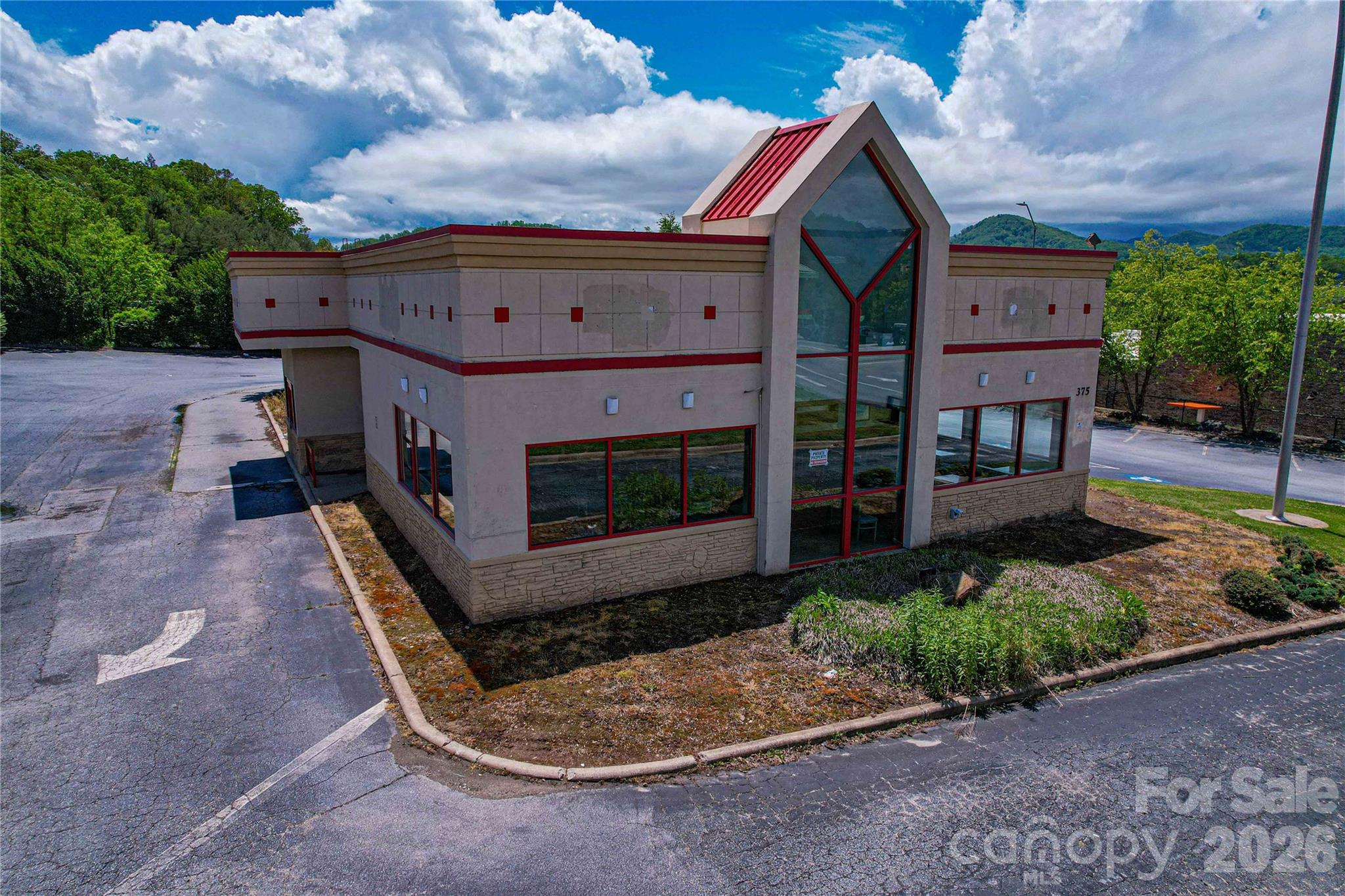 1.0/ac Site directly on Long Shoals adjacent to the Jaguar Land Rover and BMW locations in Arden.  Great visibility.  Many possible uses such as Fast Food, Medical/Dental Office, Retail location, Showroom, Redevelopment site.  Conveniently located between I-26 on/off ramps and Hendersonville Rd.  Biltmore Towne Square and CVS are directly across the street.