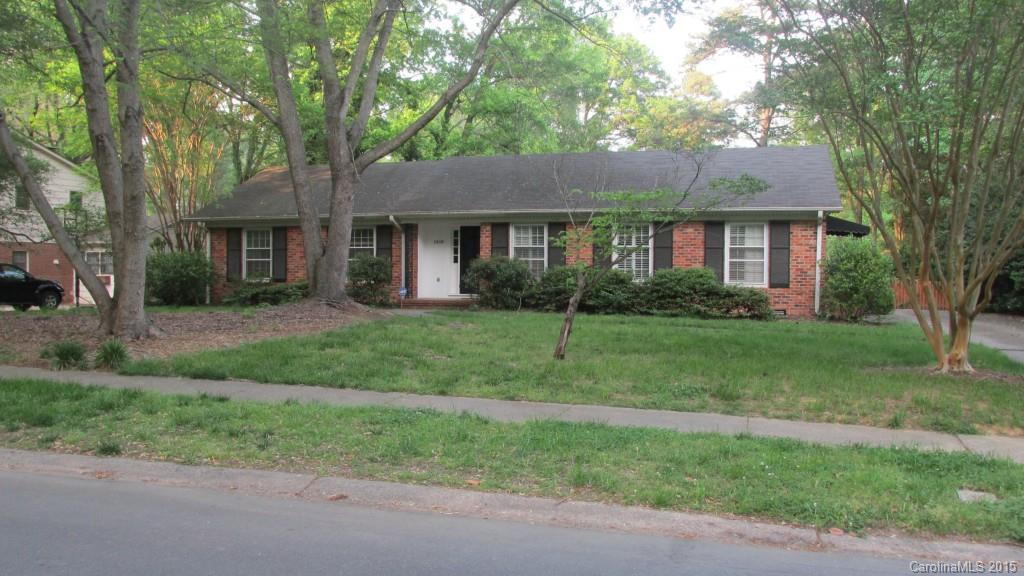 Price Reduced $25,000 to give Buyers funds to make updates as they wish. Stonehaven's ONLY ranch w/4 Bedrooms, 3 Full Baths. New Huge Master Bedroom, Master Bath, Huge Master Walk-In Closet added few years ago. Open plan between Kitchen & Family Room makes extended view from Kitchen to Large Screen TV/Media & Fireplace. Granite Kit Tops, New Oven, New Kit Faucet, New Int. Paint, Hardwood floors in all rooms & Under new carpet in 2 Bedrooms if Buyer wants hardwd floors. Fireplace. Ceiling Fans.