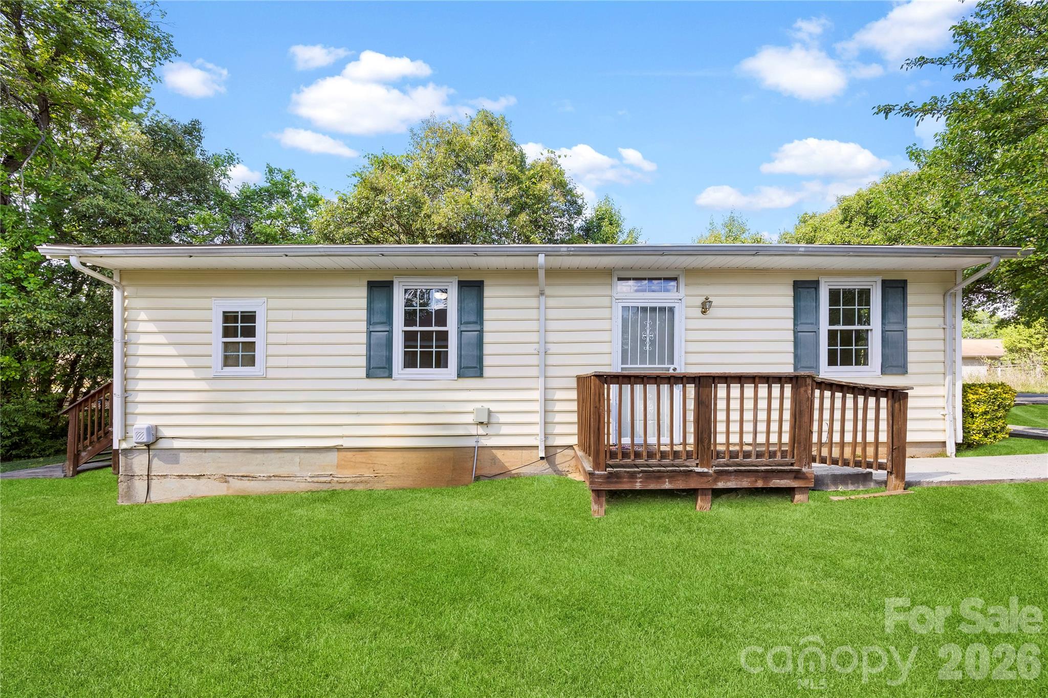 Don't Miss this really cute ranch style home!  Home features 3 bedrooms and comes with refrigerator!  The park is right next door with a children's play area and basketball court!  Home is conveniently located to interstates, Uptown Charlotte, and other amenities!