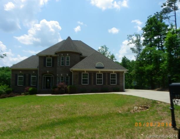 Beautiful brick custom home in Heron Cove! Elegant, open floor plan, extensive hardwood flooring, gourmet kitchen. Large master suite with luxury bath. Very close to Lake Wylie.